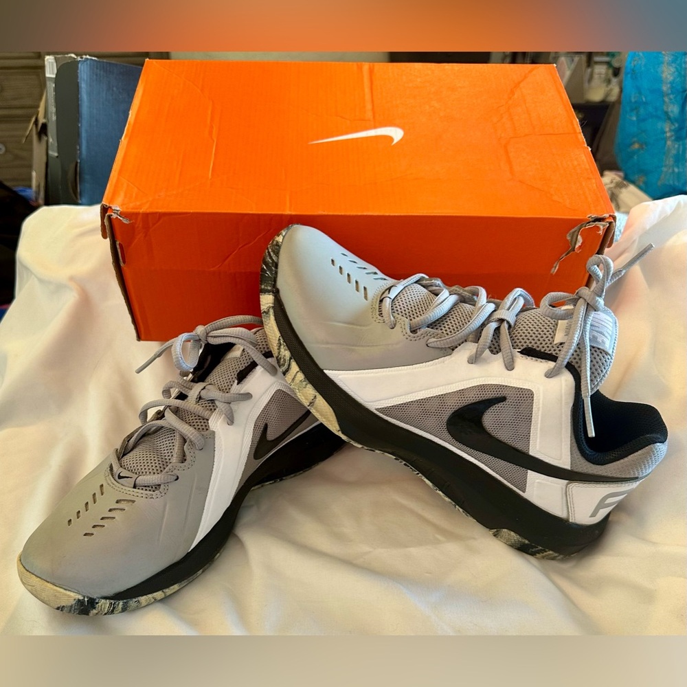 Nike Air Mavin Low Wolf Gray Metallic White Black Shoes 719924-005 Sz 7 With Box